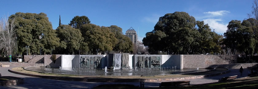 Mendoza | Plaza independencia: la plaza ms grande de Mendoza